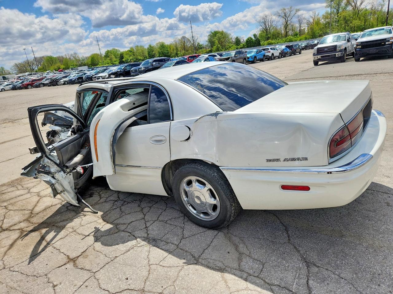 BUICK PARK AVENUE 2000 — 3