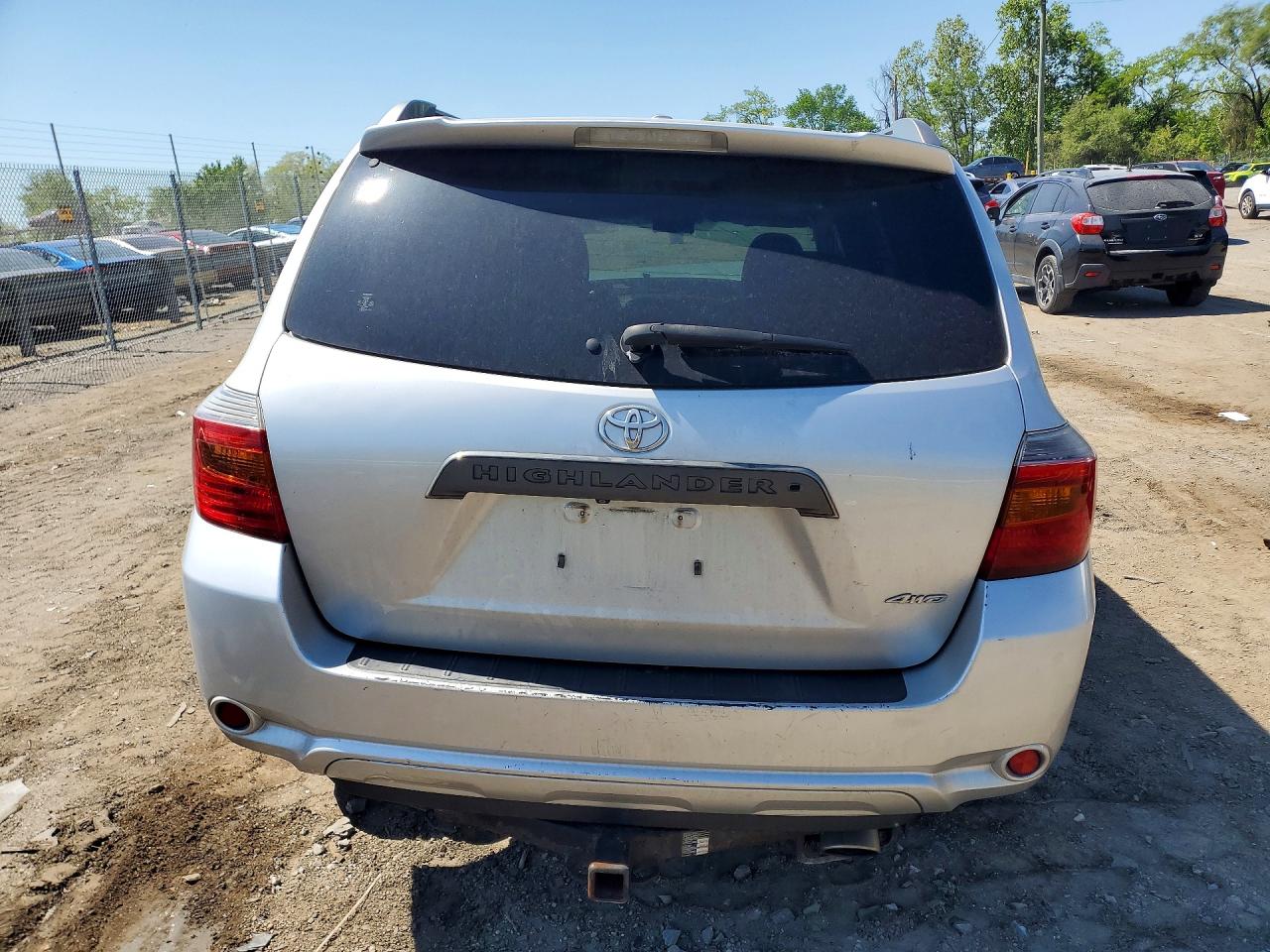 TOYOTA HIGHLANDER 2010 — 7