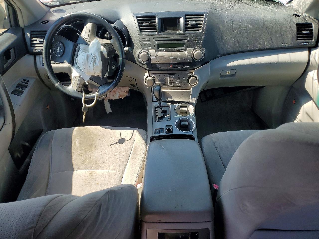 TOYOTA HIGHLANDER 2010 — 9