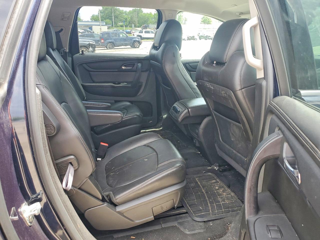 CHEVROLET TRAVERSE 2017 — 12