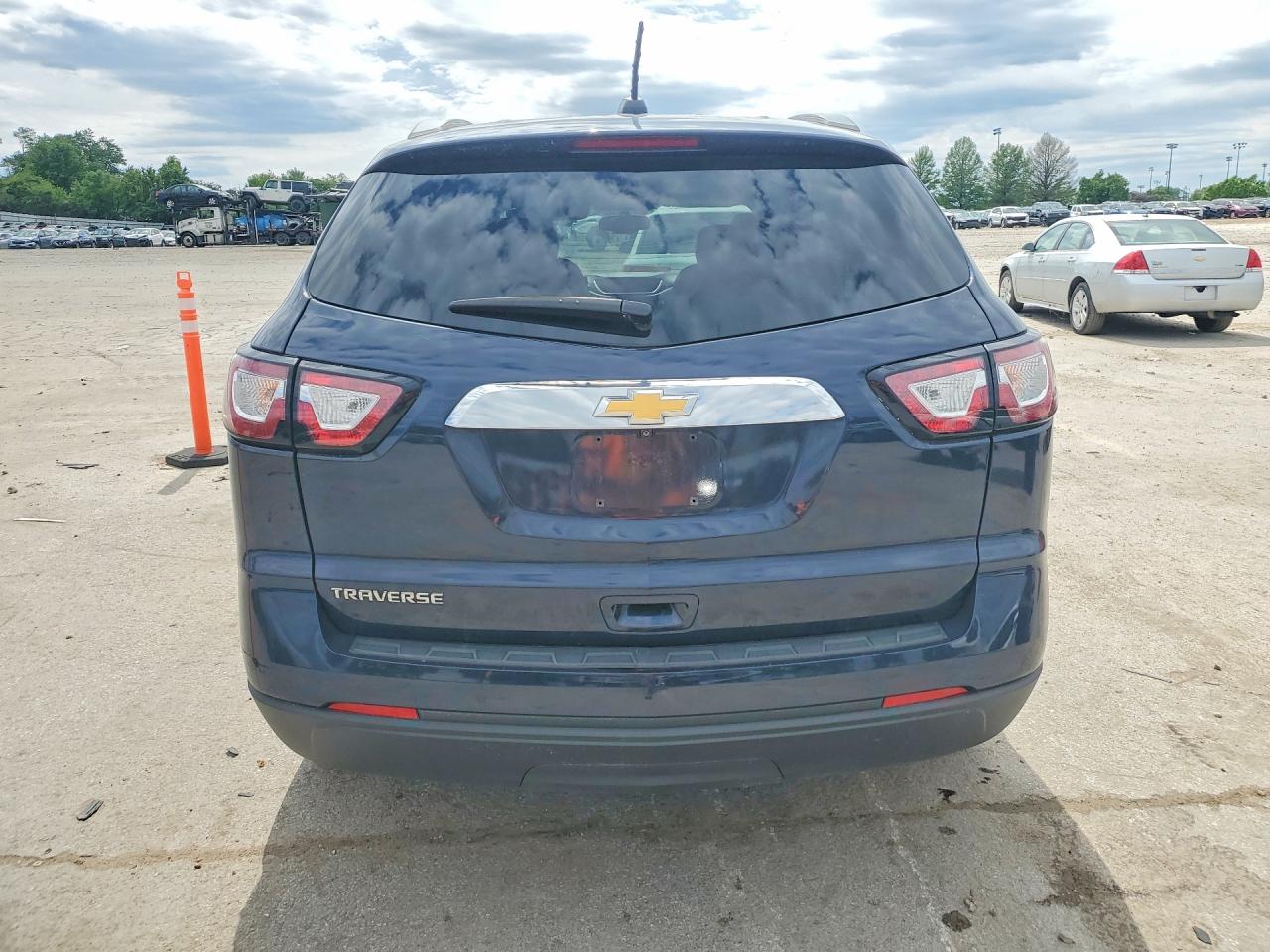 CHEVROLET TRAVERSE 2017 — 7