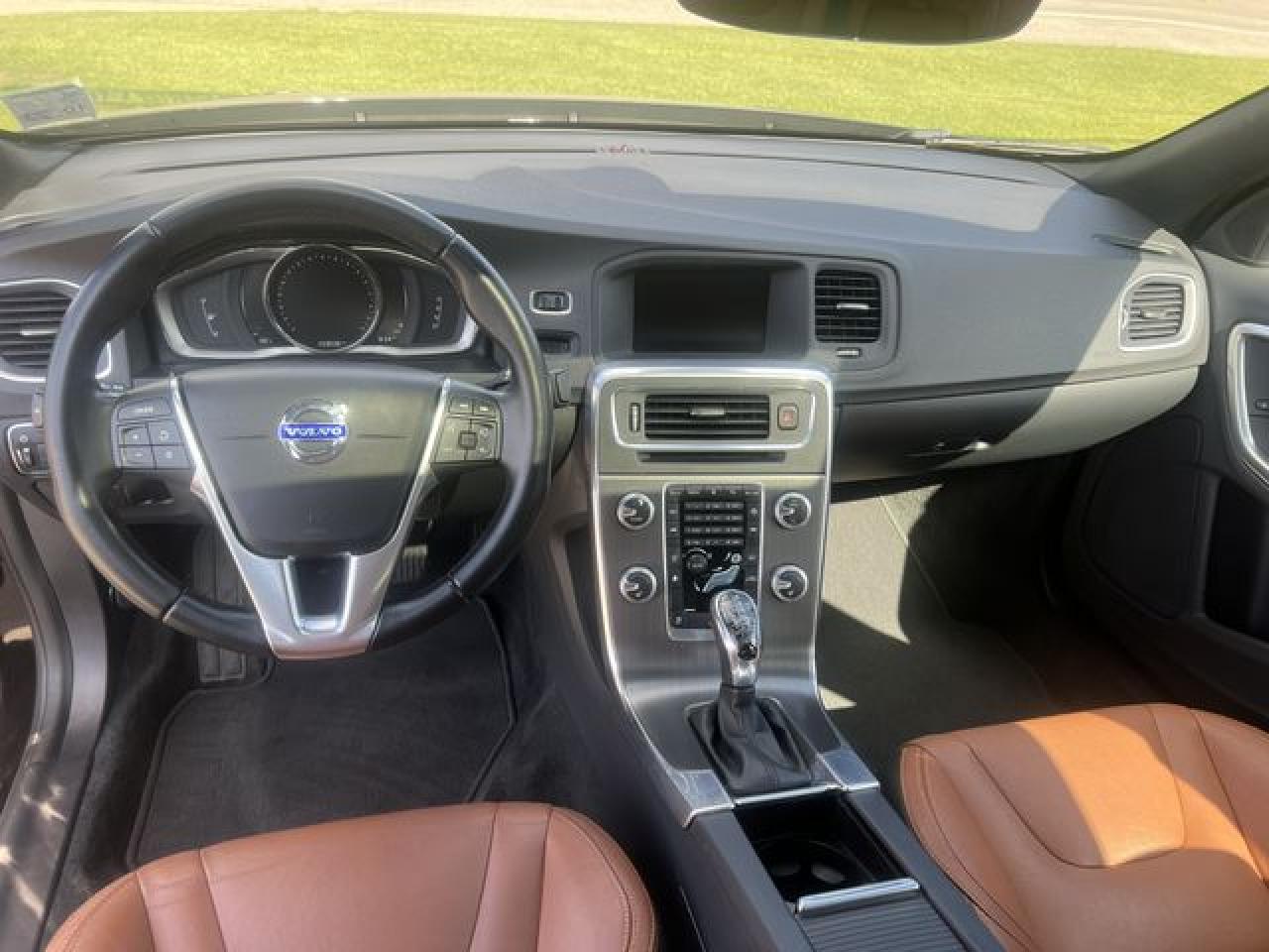 VOLVO S60 2016 — 12