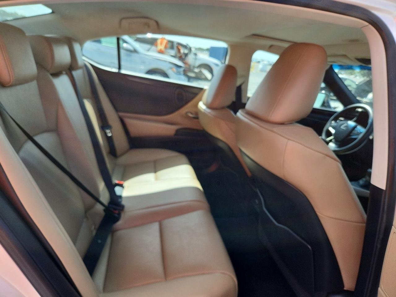 LEXUS ES 350 2021 — 11