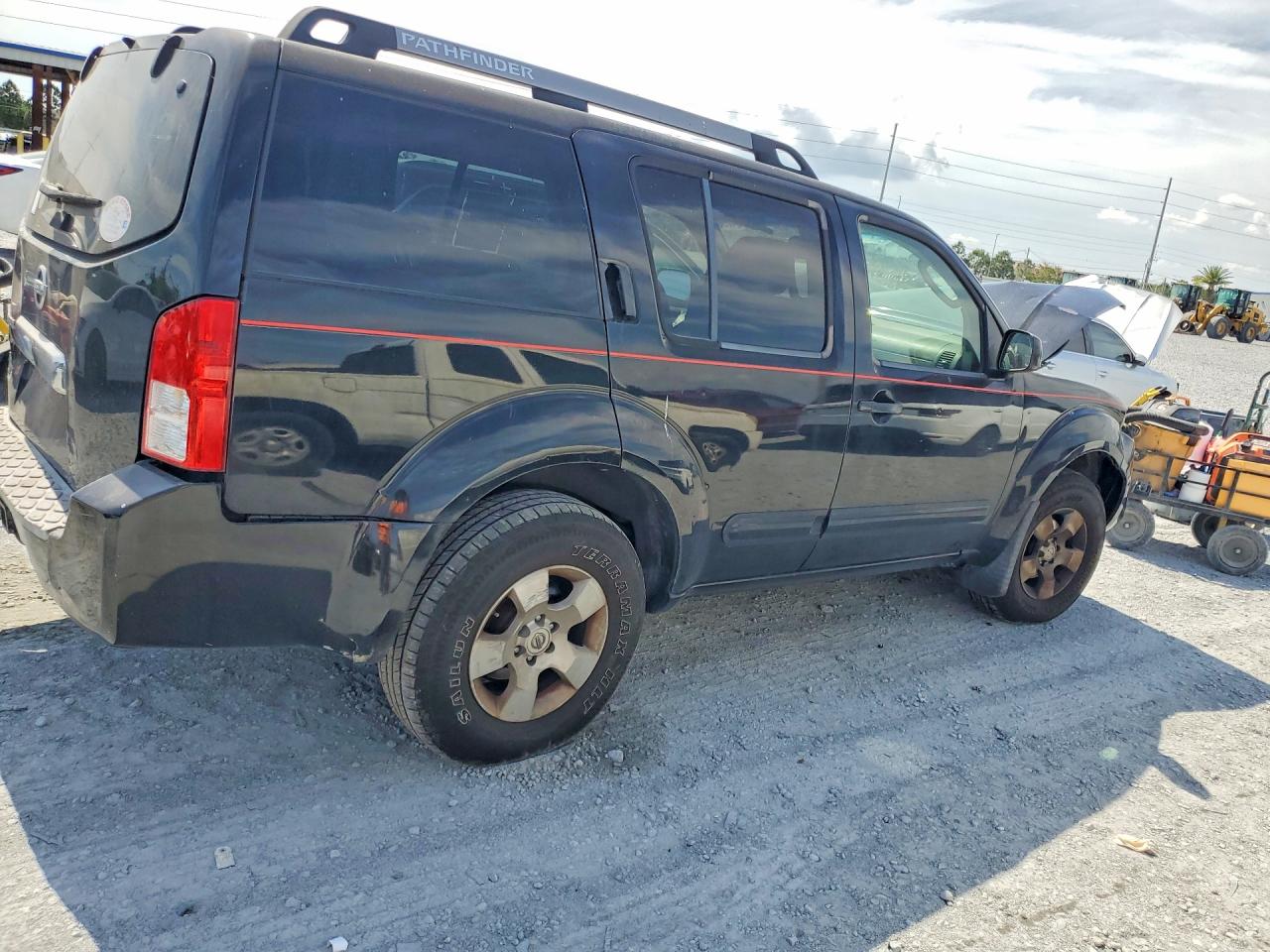 NISSAN PATHFINDER 2005 — 4