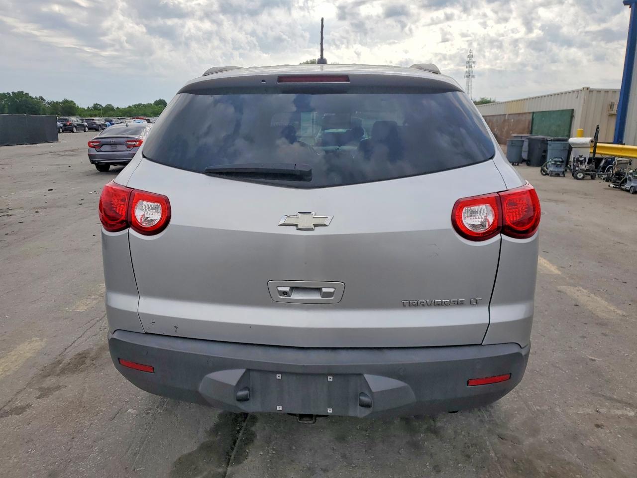CHEVROLET TRAVERSE 2010 — 7