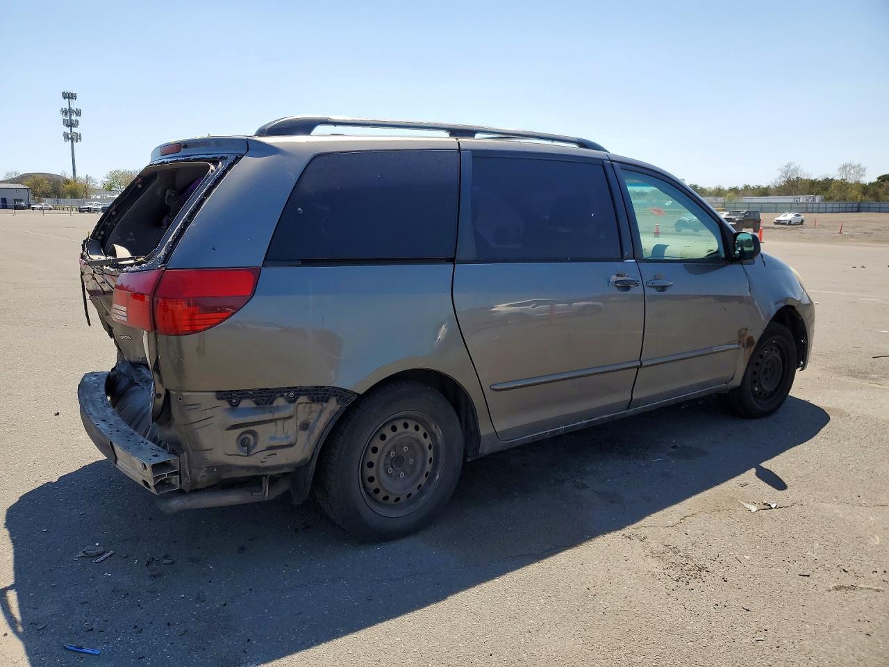 TOYOTA SIENNA 2004 — 4