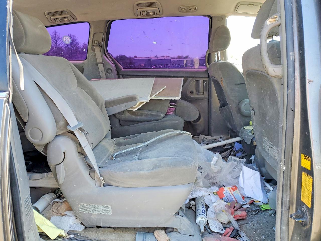 TOYOTA SIENNA 2004 — 12