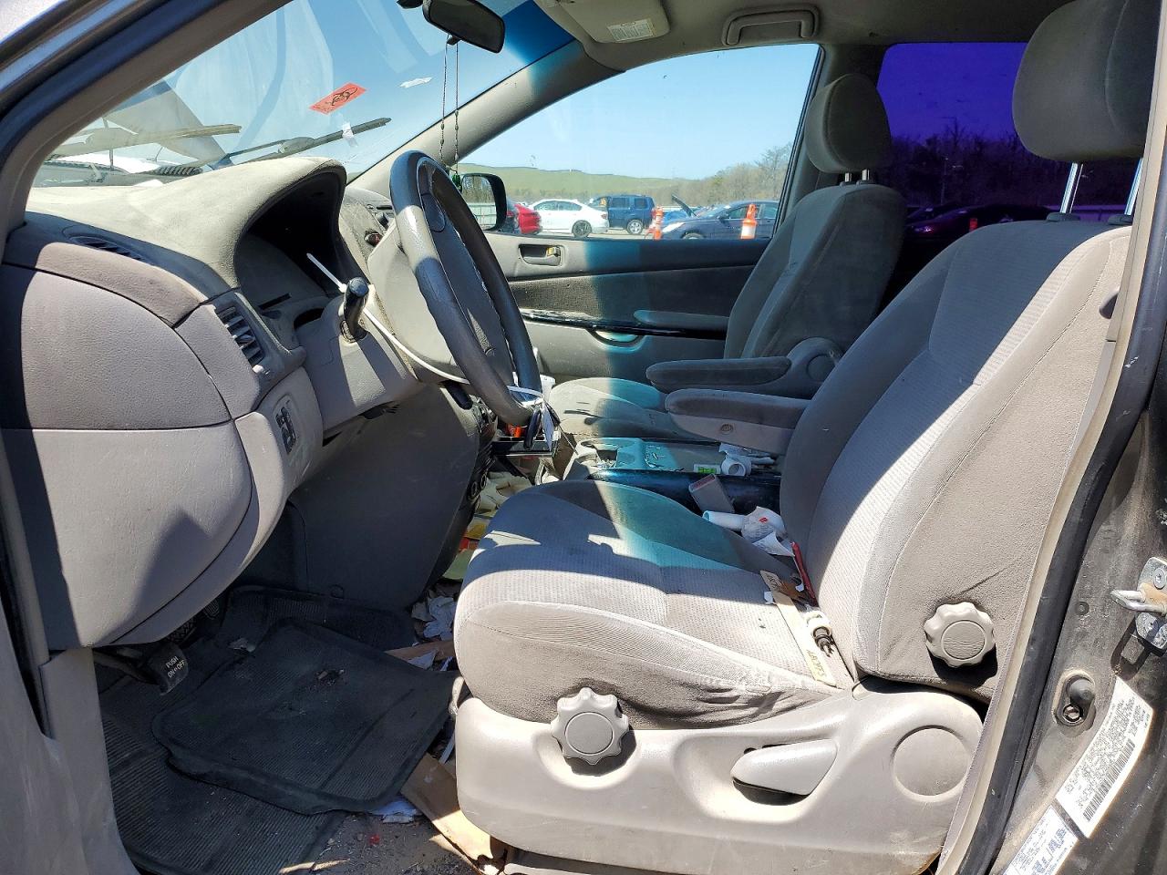 TOYOTA SIENNA 2004 — 8