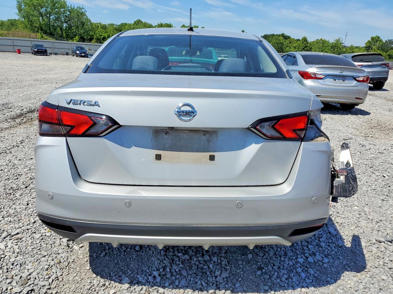 NISSAN VERSA 2020 — 7