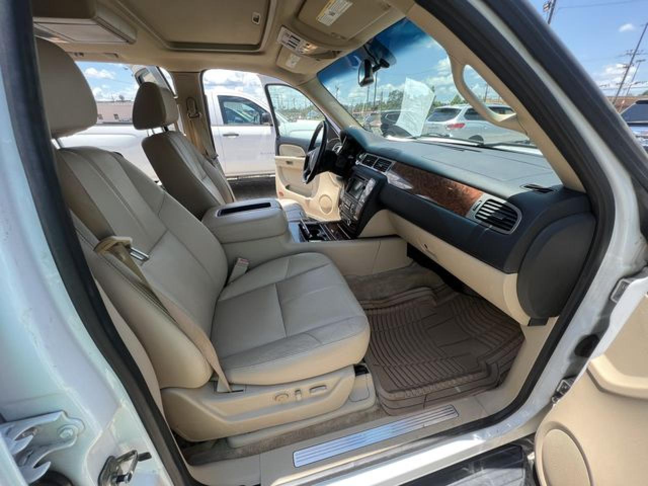 CHEVROLET SUBURBAN 2008 — 12