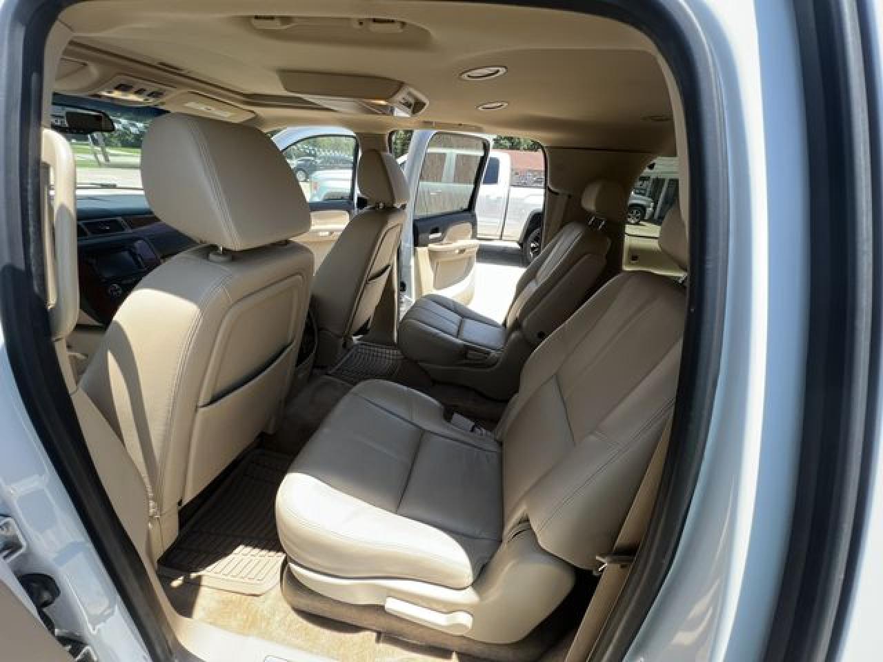 CHEVROLET SUBURBAN 2008 — 7