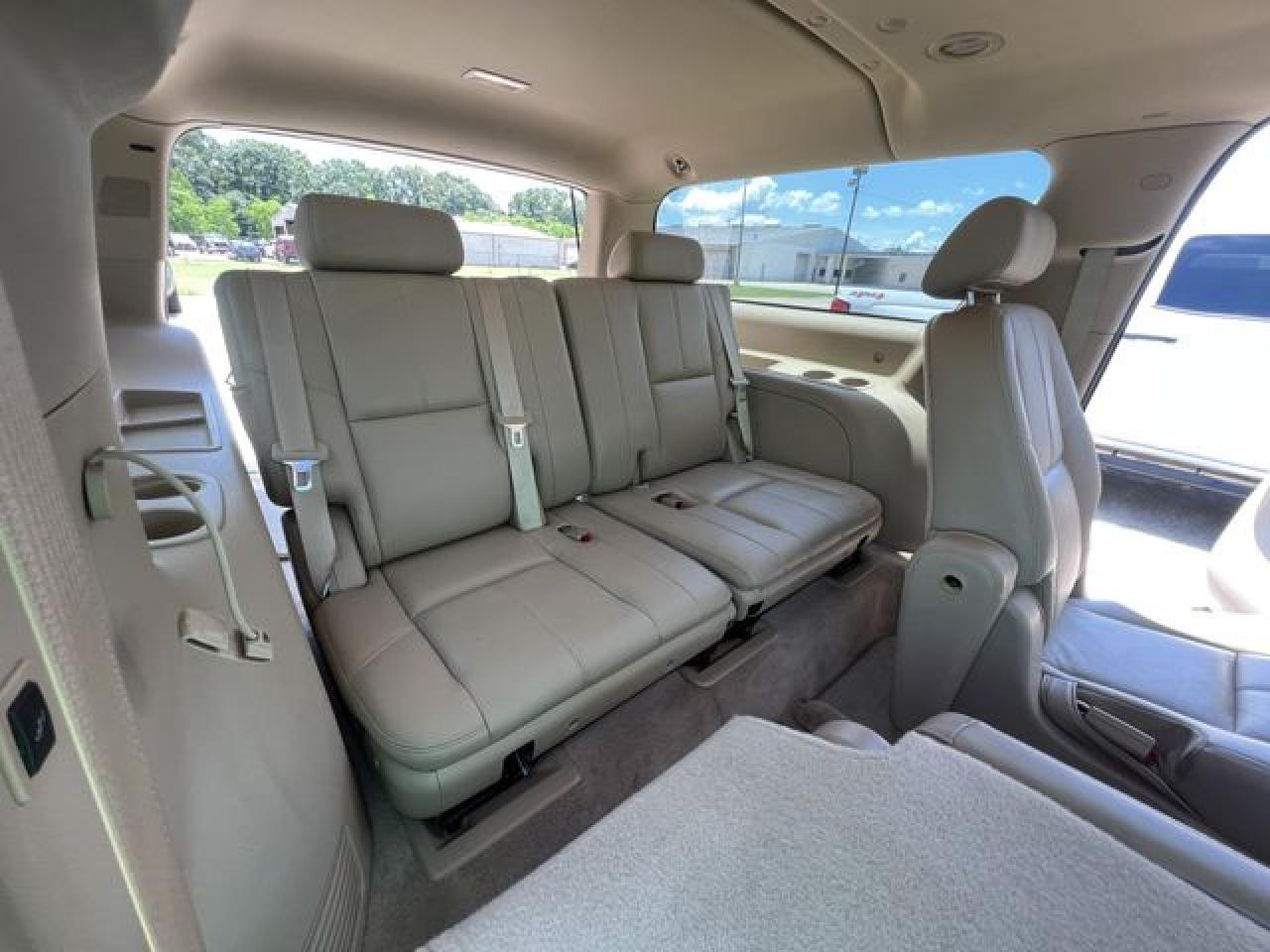 CHEVROLET SUBURBAN 2008 — 10