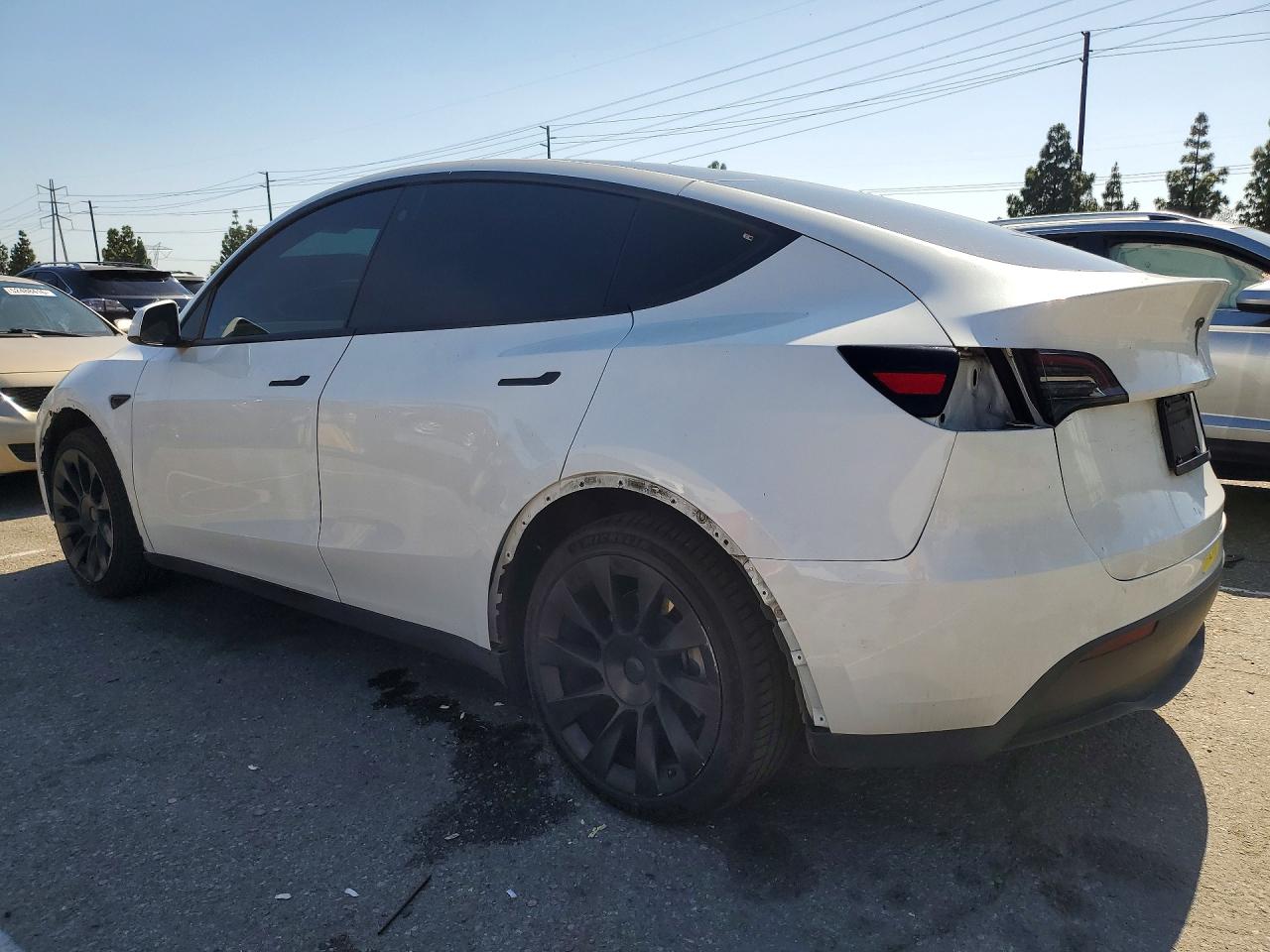 TESLA MODEL Y 2023 — 3