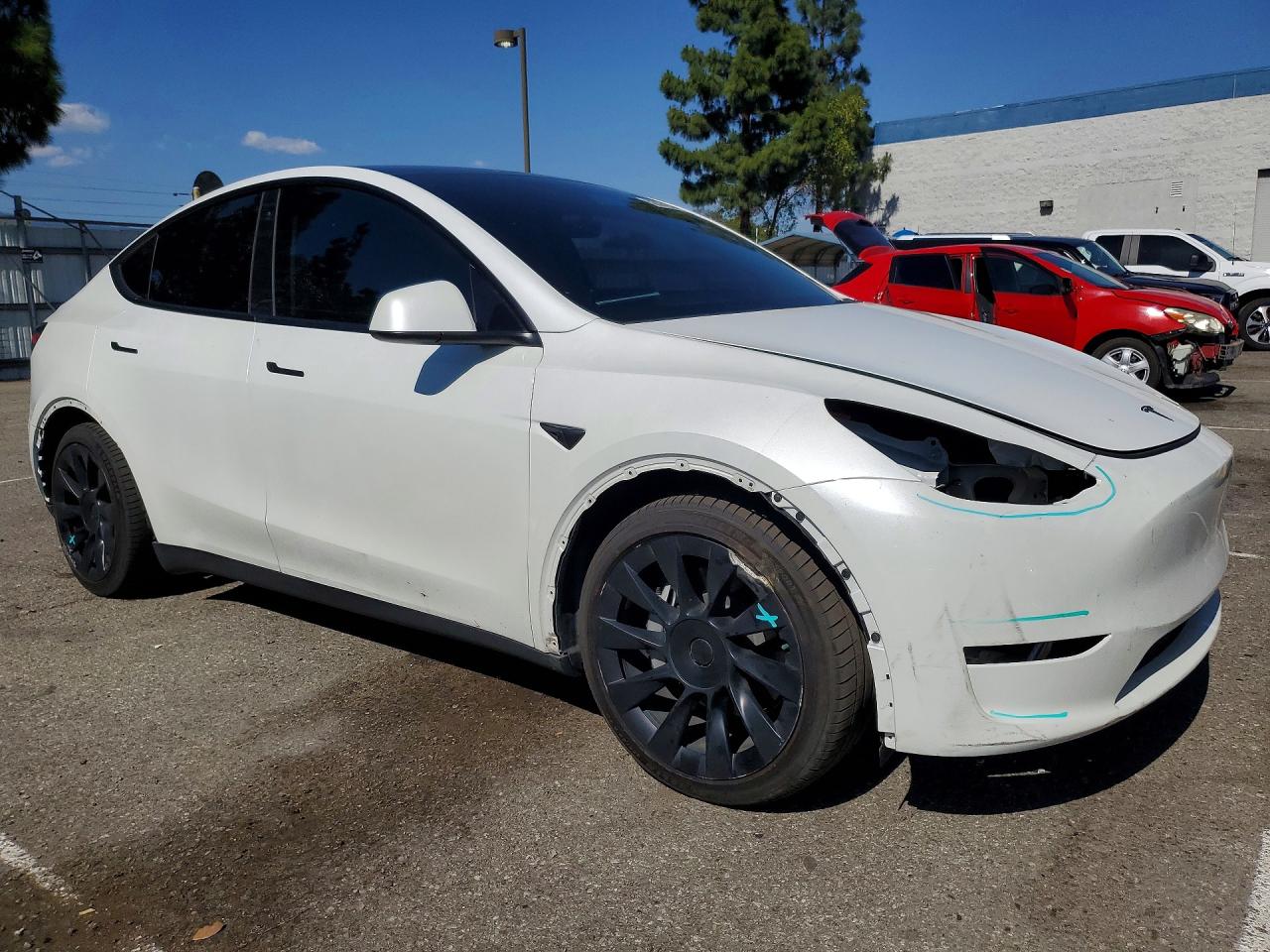 TESLA MODEL Y 2023 — 5