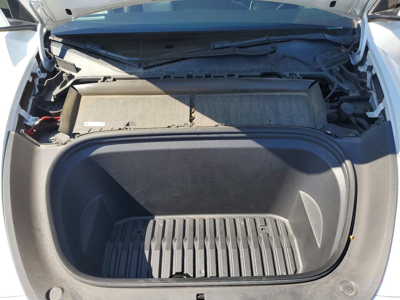 TESLA MODEL Y 2023 — 13