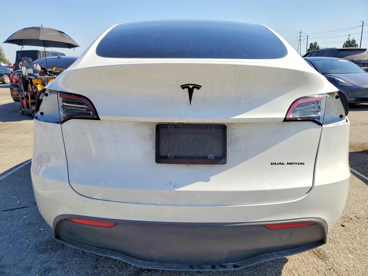 TESLA MODEL Y 2023 — 7