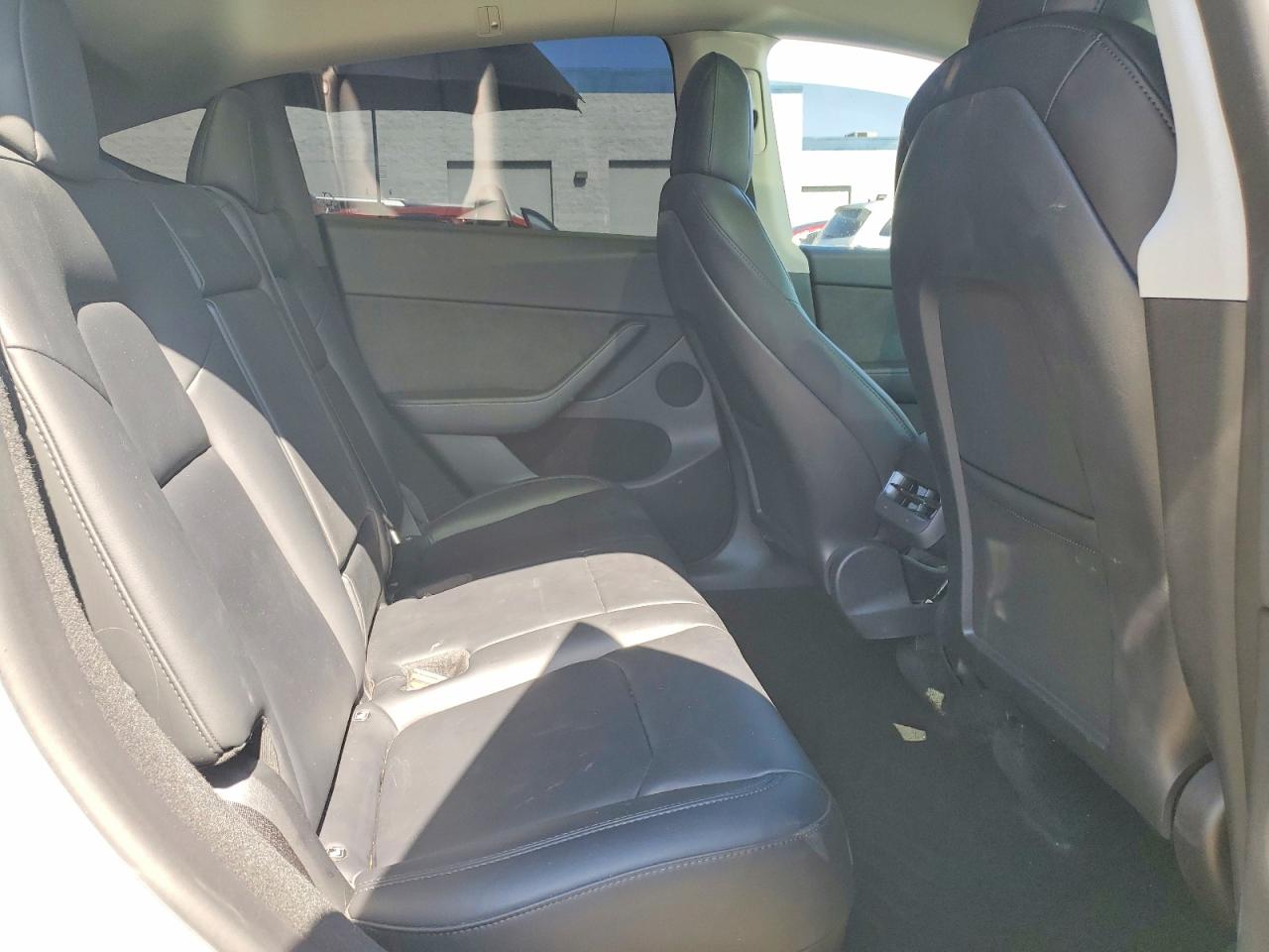 TESLA MODEL Y 2023 — 12