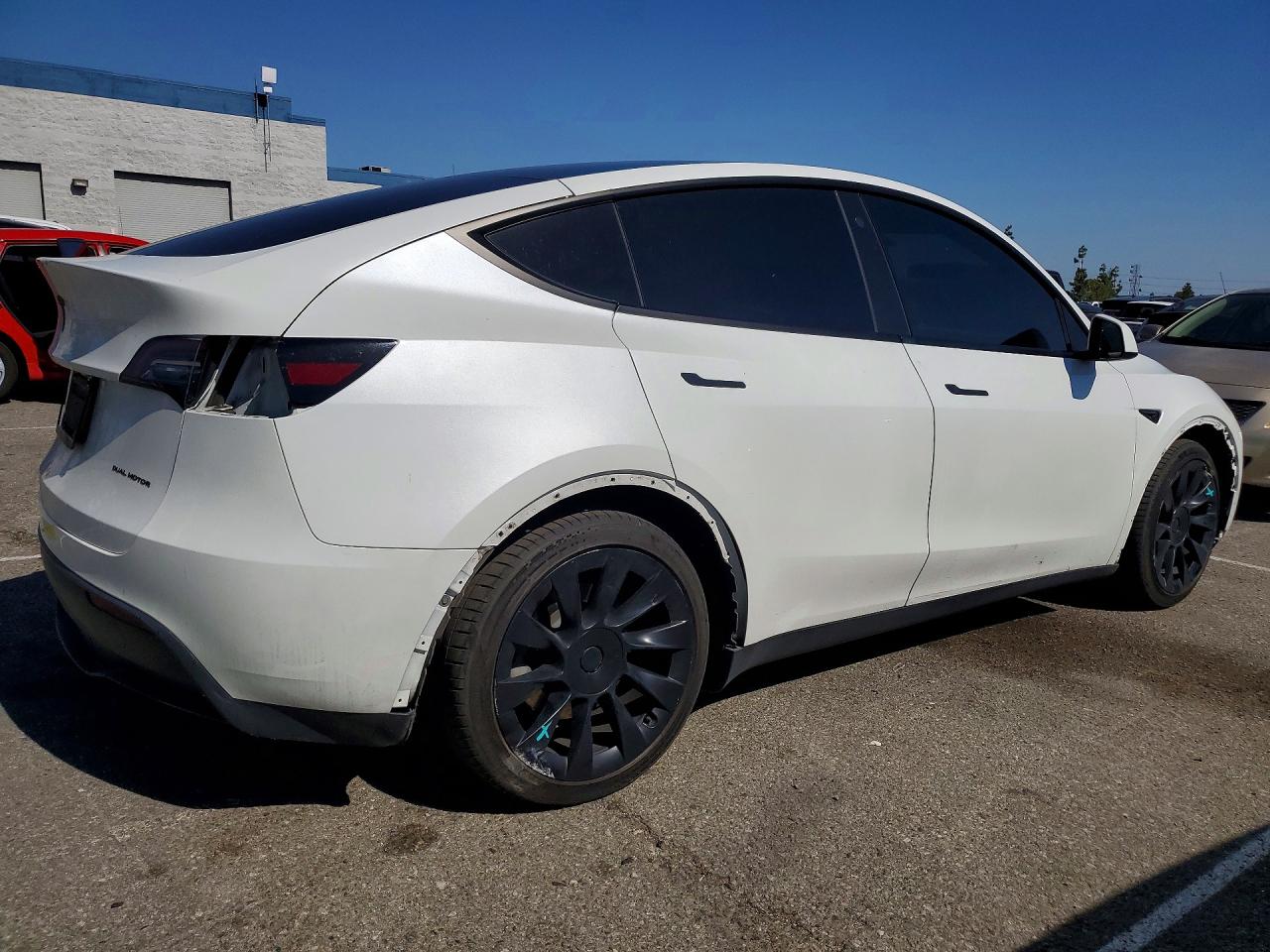 TESLA MODEL Y 2023 — 4