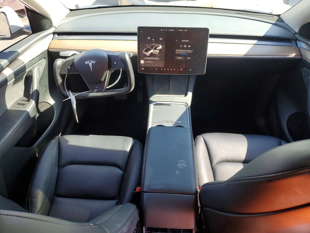 TESLA MODEL Y 2023 — 9