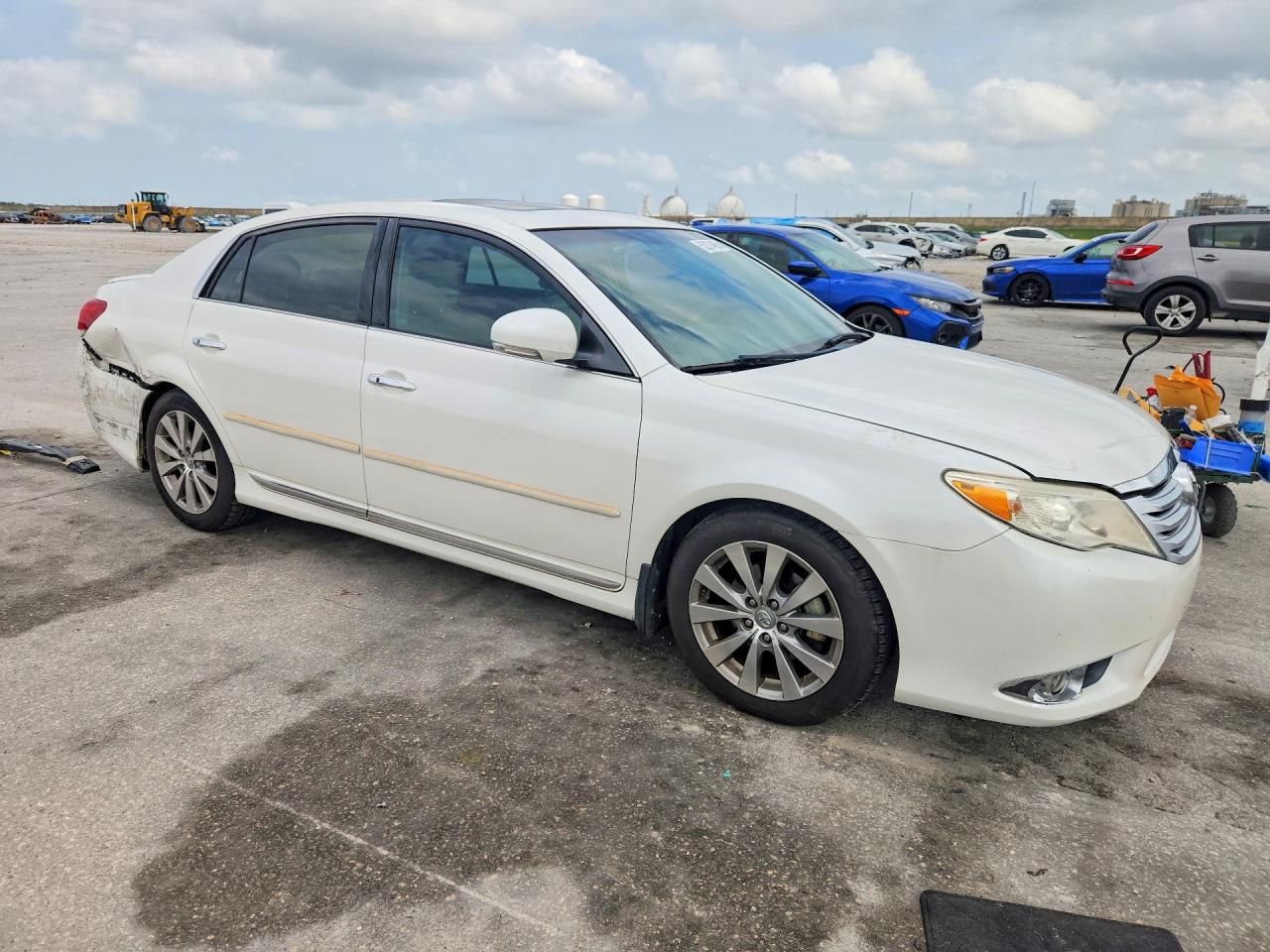 TOYOTA AVALON 2011 — 5