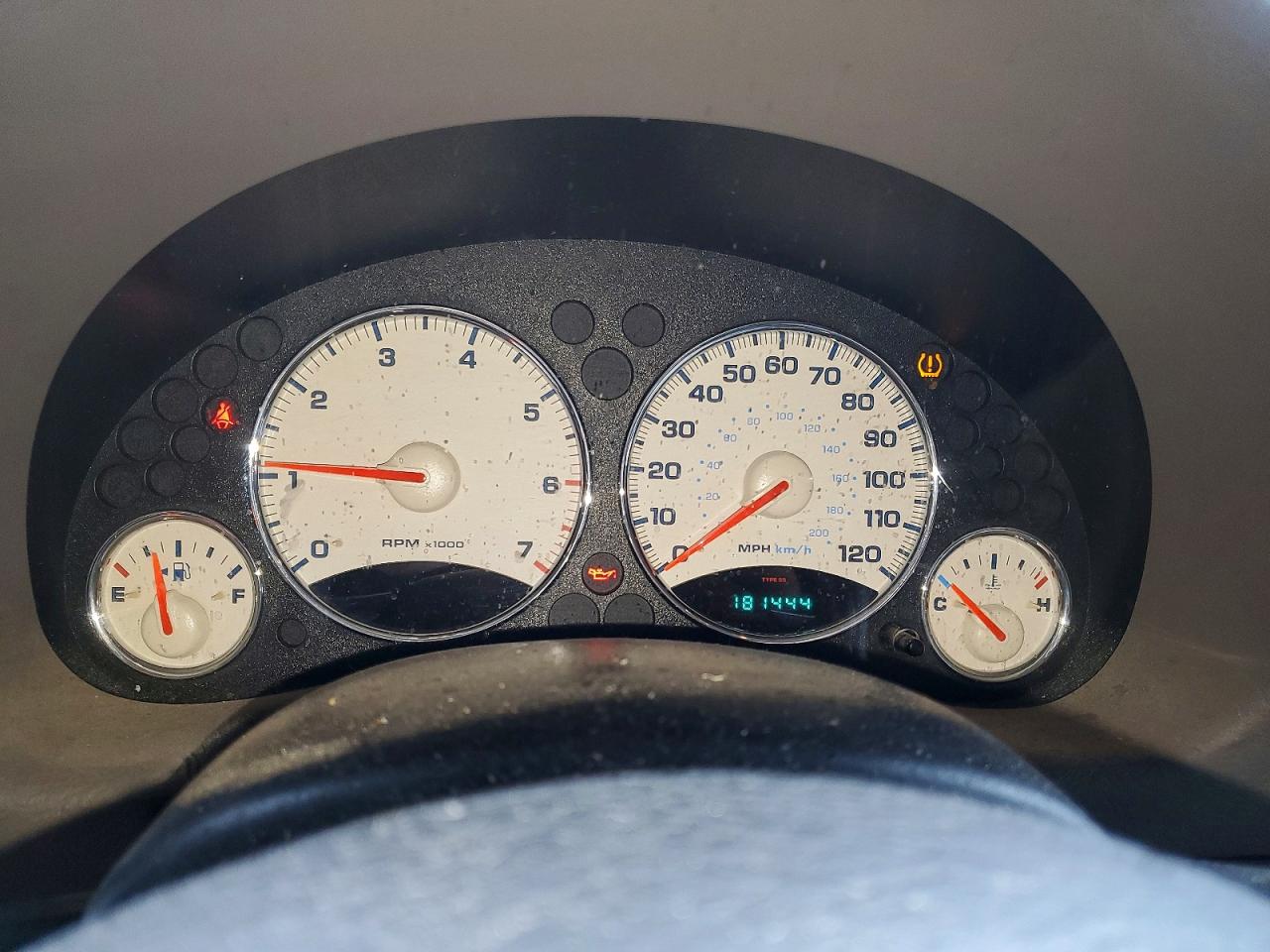 JEEP LIBERTY 2004 — 10