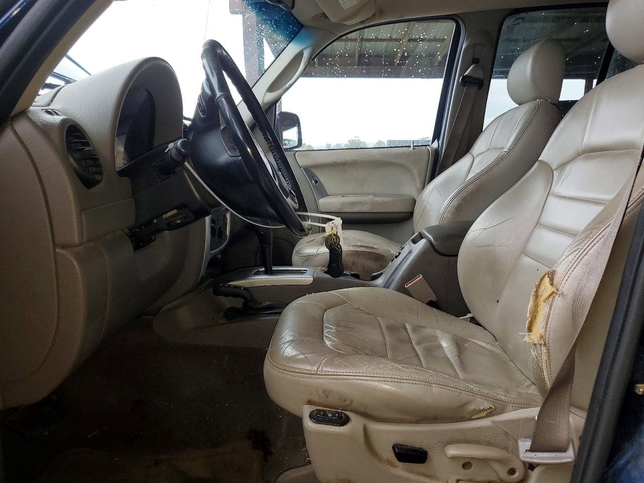 JEEP LIBERTY 2004 — 8