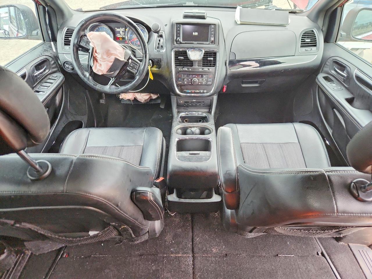 CHRYSLER TOWN & COUNTRY 2015 — 9