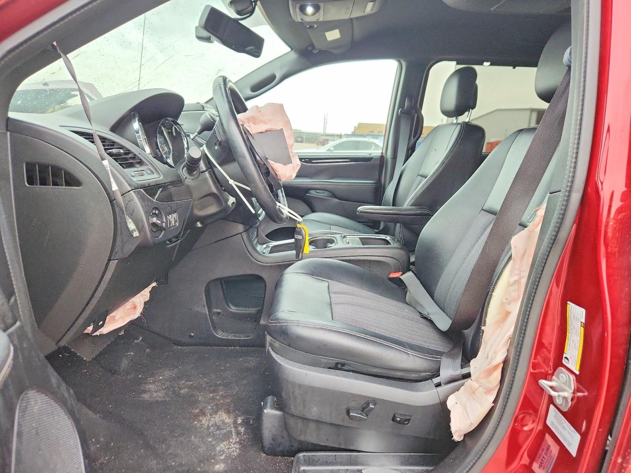 CHRYSLER TOWN & COUNTRY 2015 — 8