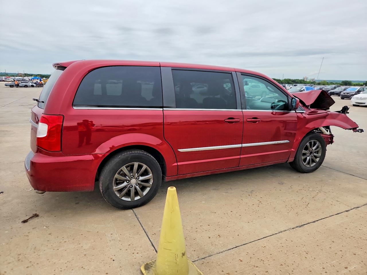 CHRYSLER TOWN & COUNTRY 2015 — 4