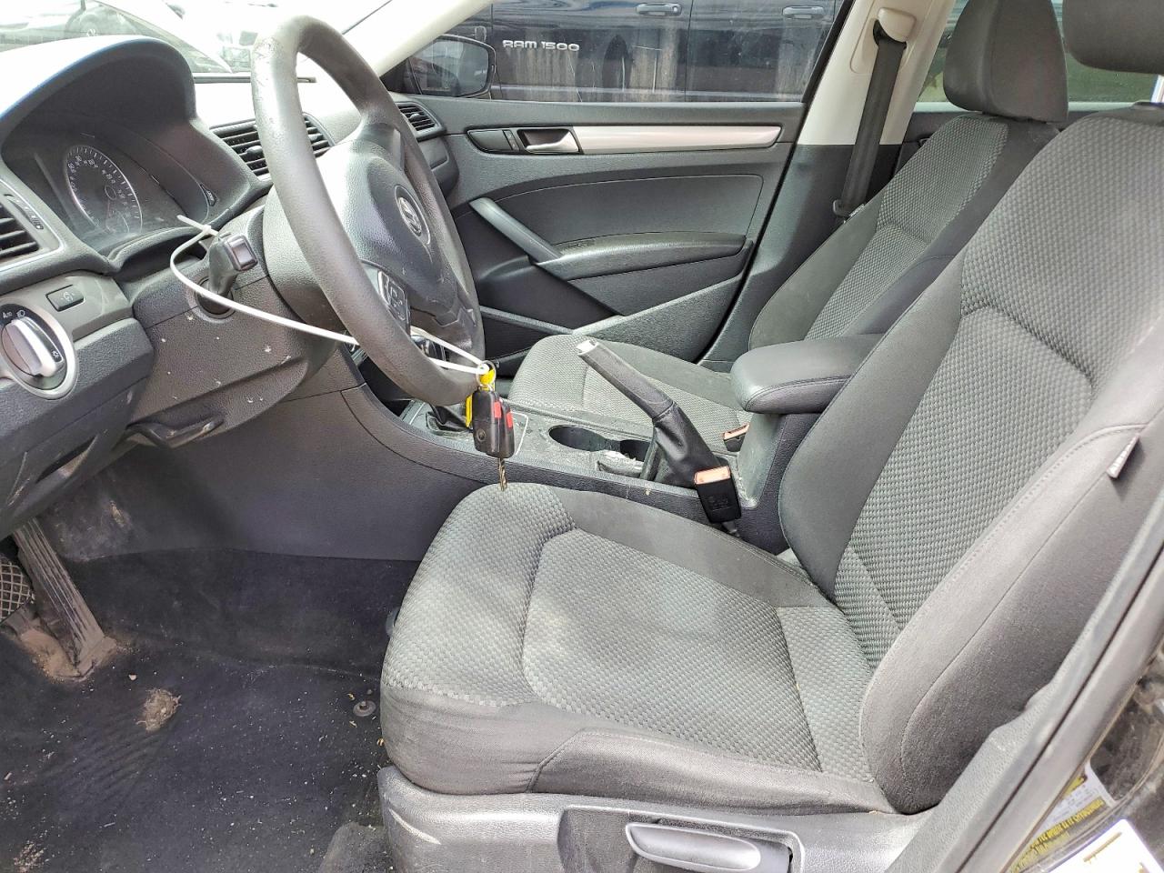 VOLKSWAGEN PASSAT 2013 — 8
