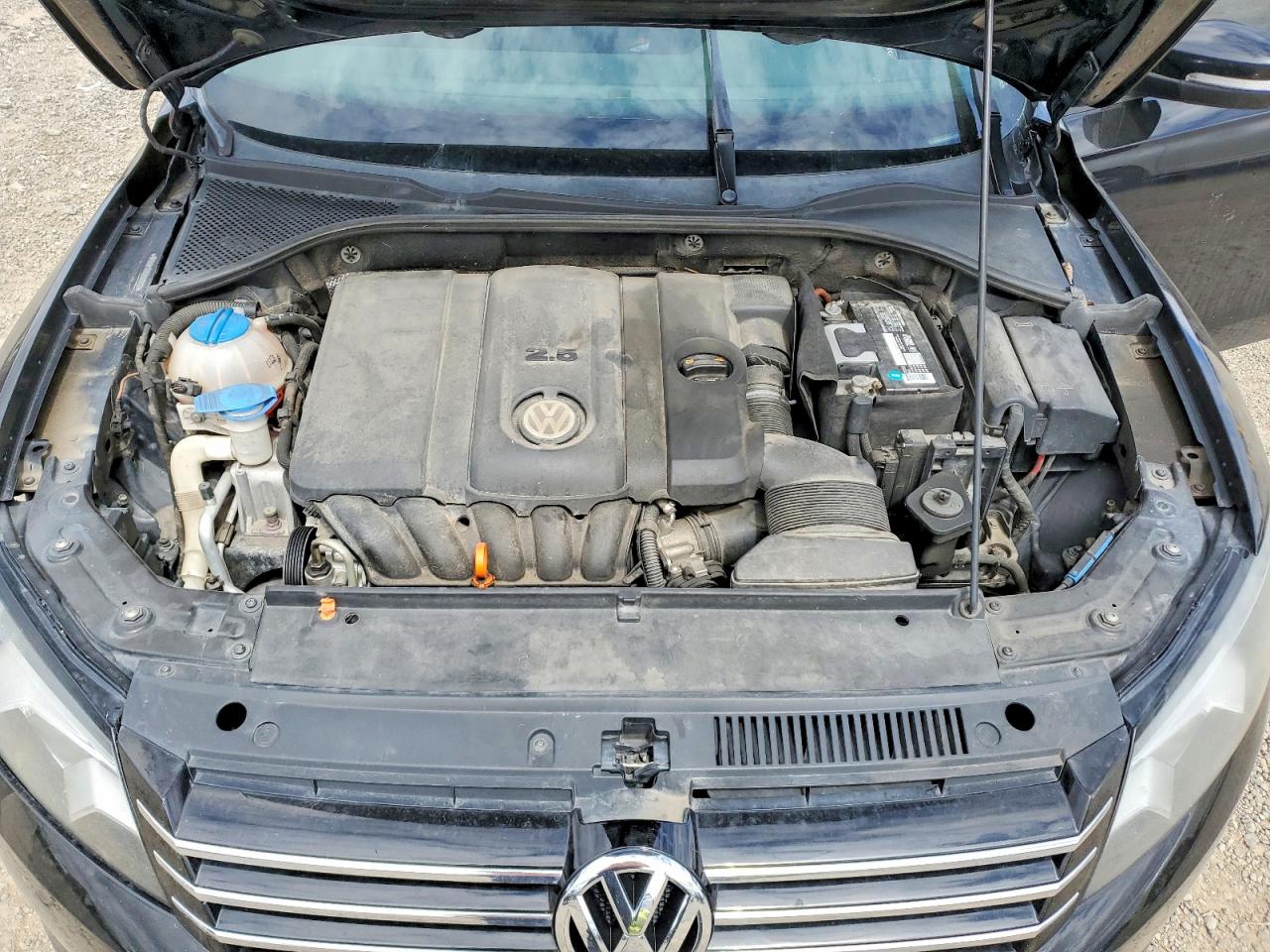 VOLKSWAGEN PASSAT 2013 — 12