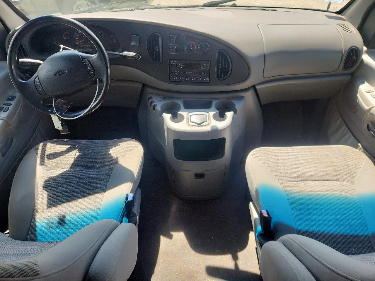 FORD ECONOLINE 2001 — 9