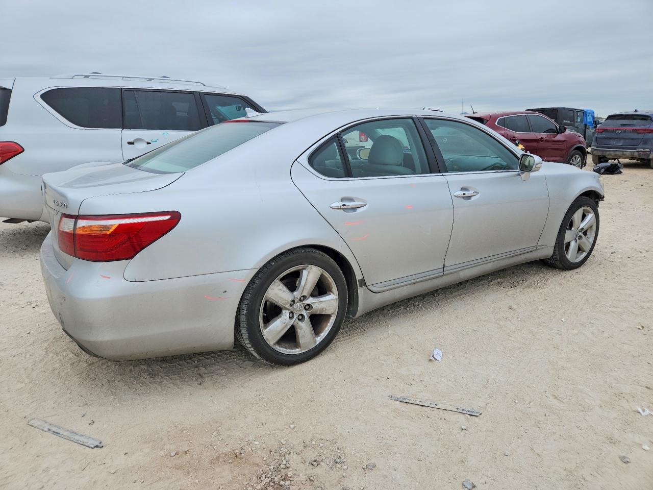 LEXUS LS 2011 — 4