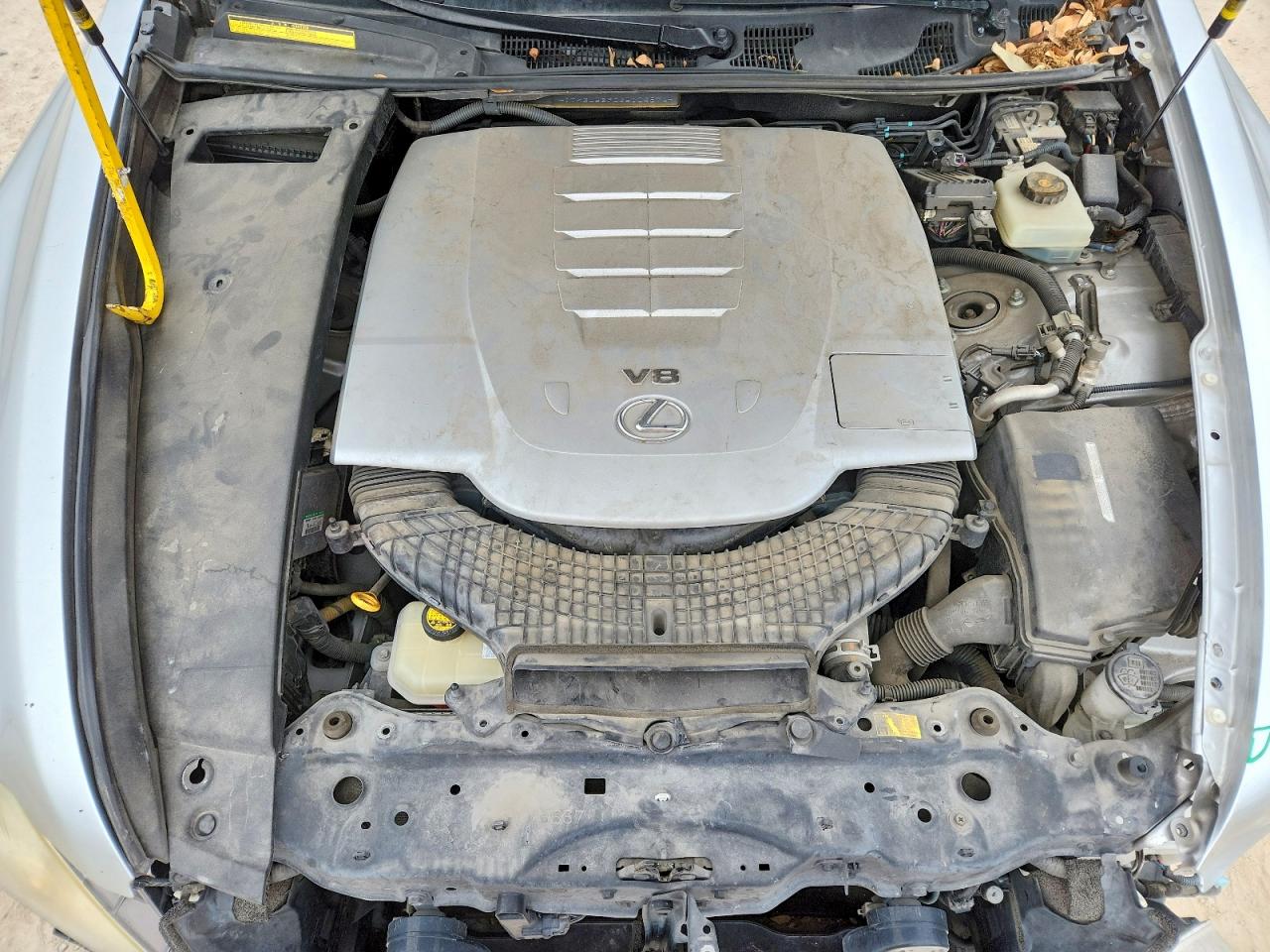 LEXUS LS 2011 — 12