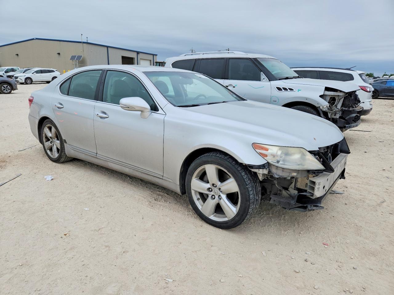 LEXUS LS 2011 — 5