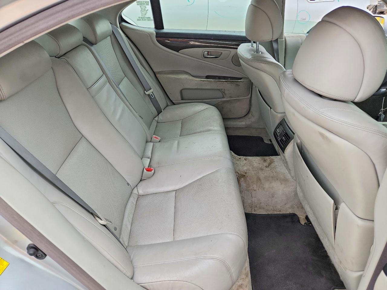 LEXUS LS 2011 — 11