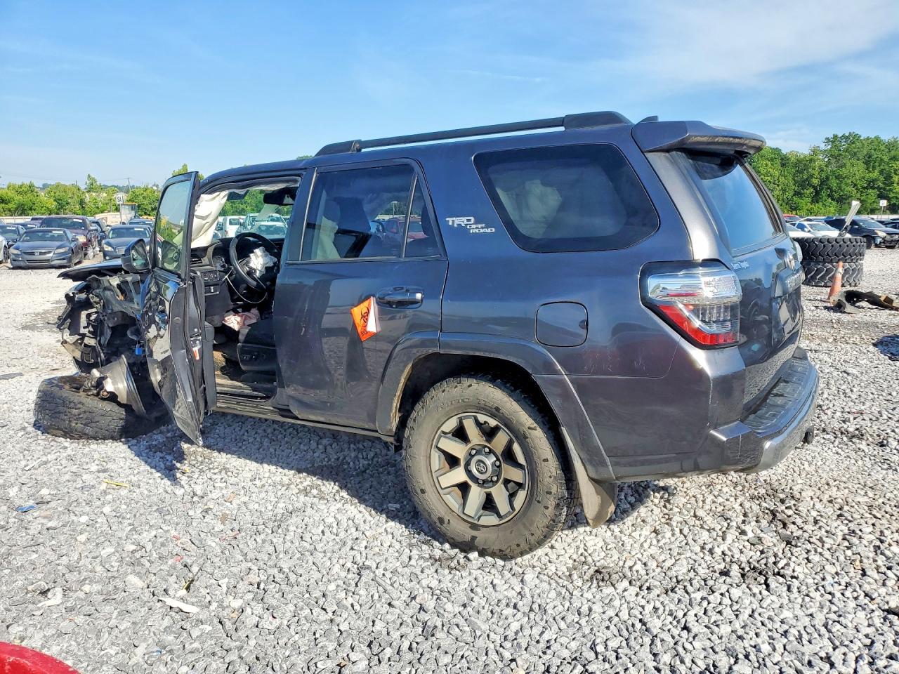 TOYOTA 4RUNNER 2021 — 3