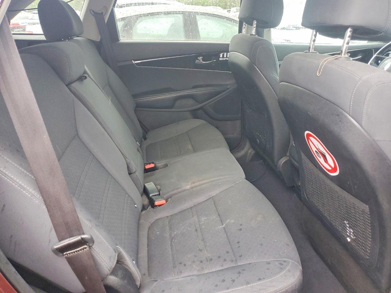 KIA SORENTO 2017 — 12