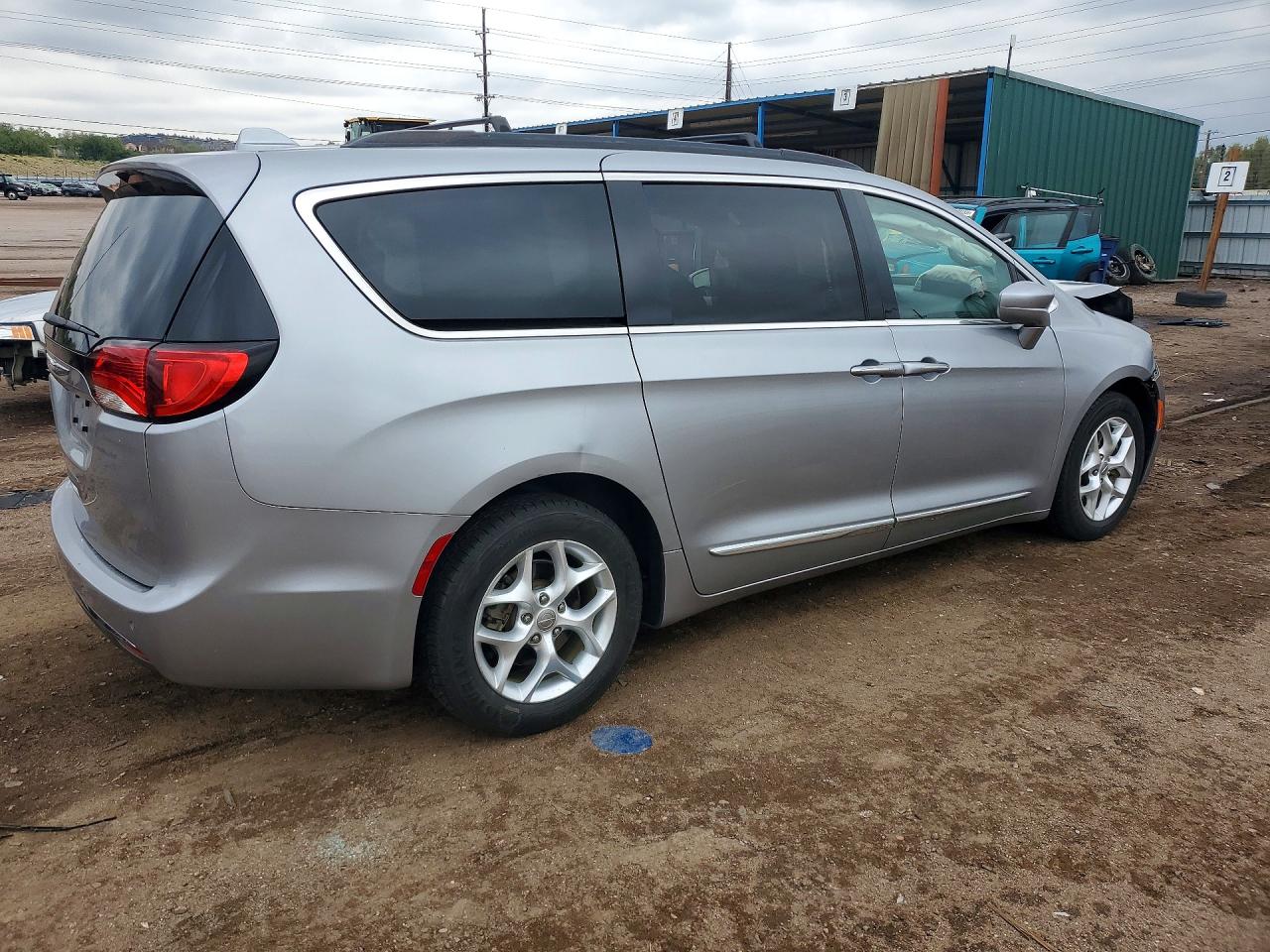 CHRYSLER PACIFICA 2017 — 4
