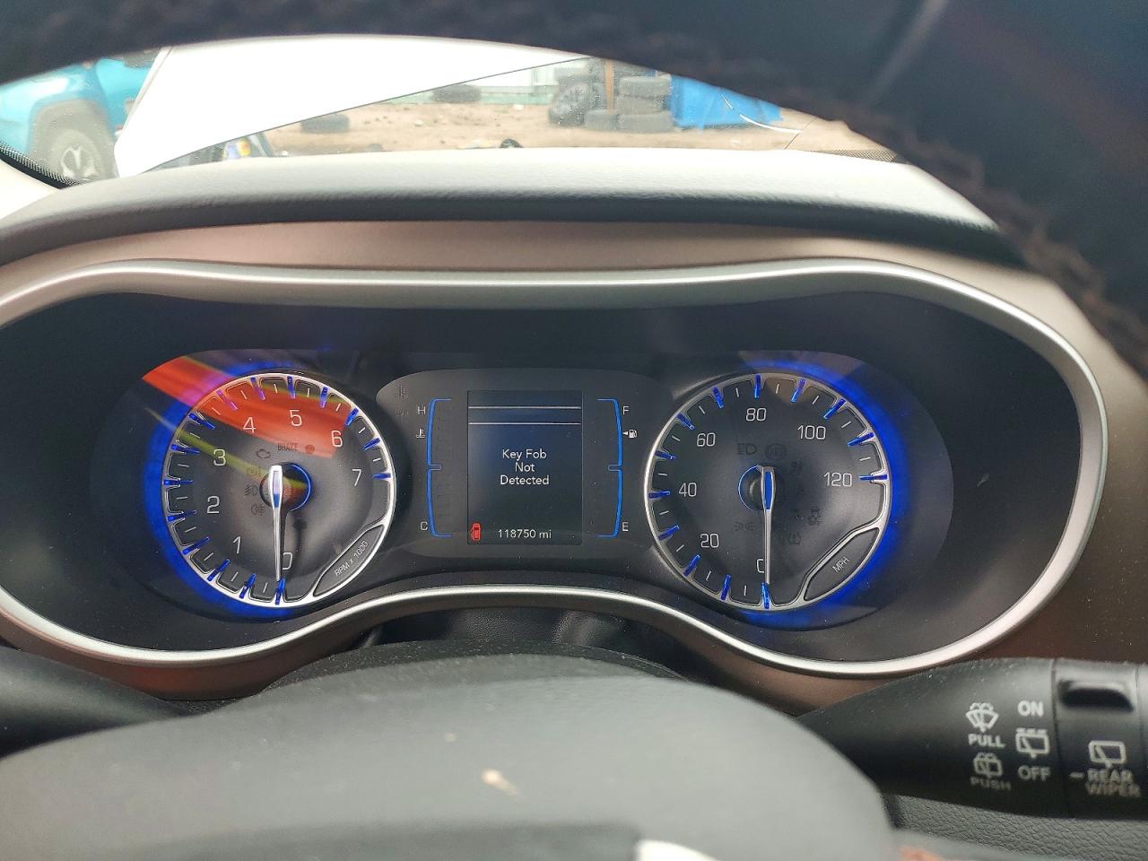 CHRYSLER PACIFICA 2017 — 10