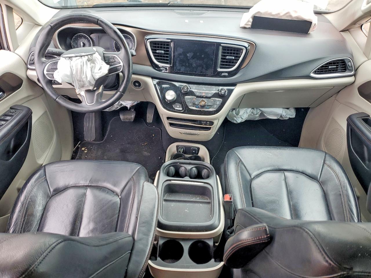 CHRYSLER PACIFICA 2017 — 9