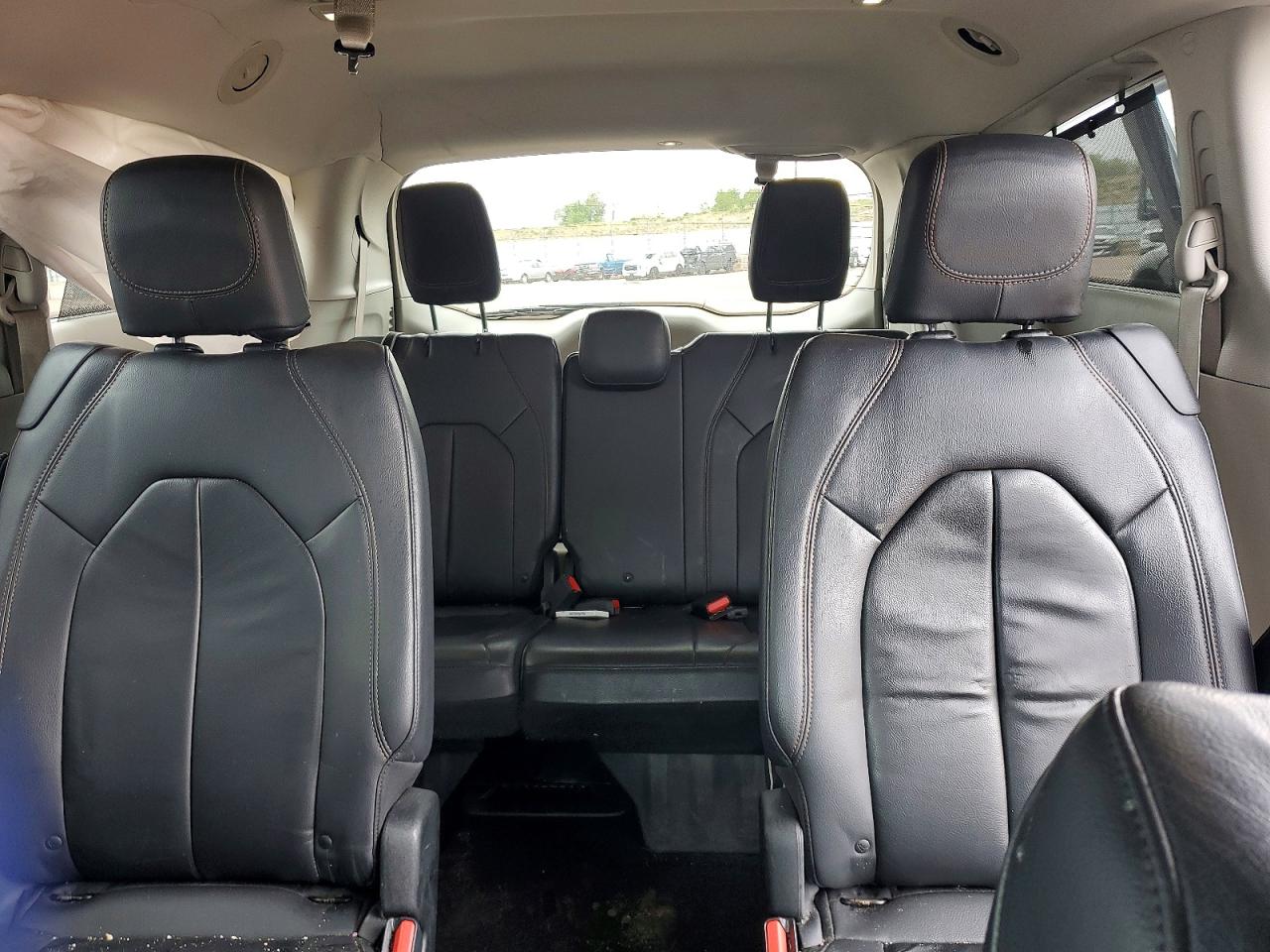 CHRYSLER PACIFICA 2017 — 11