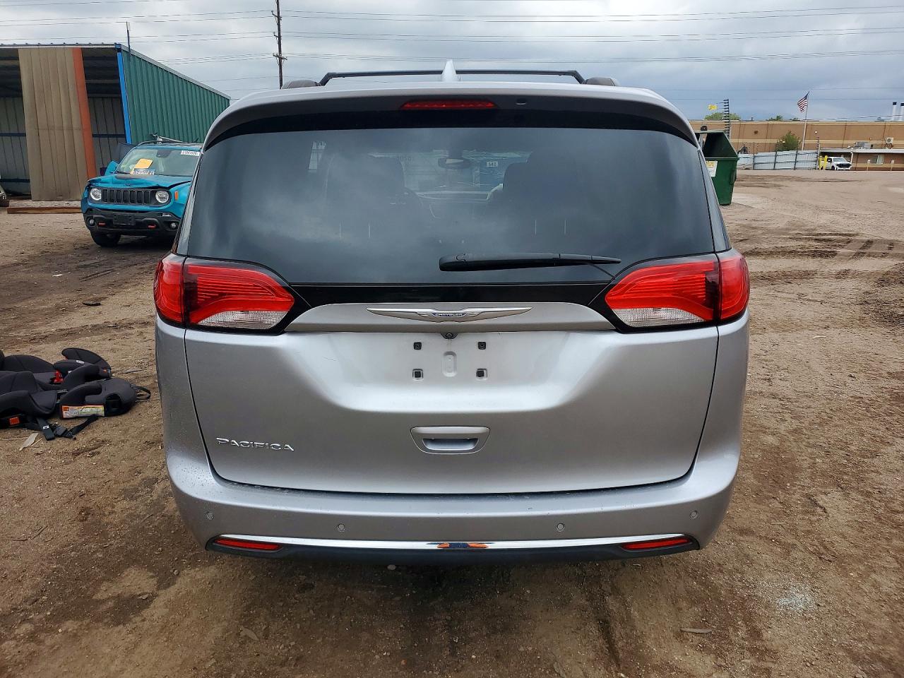 CHRYSLER PACIFICA 2017 — 7