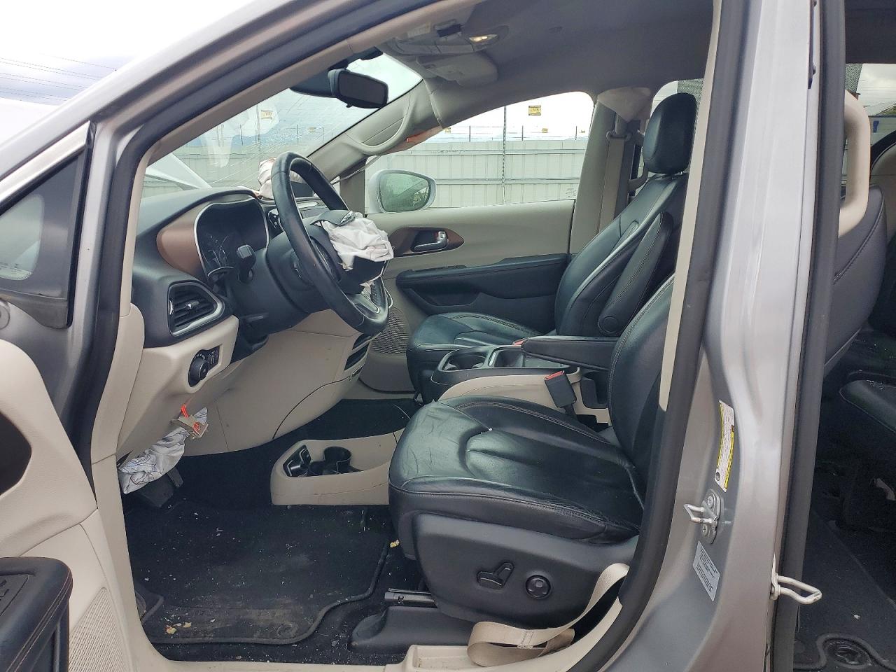 CHRYSLER PACIFICA 2017 — 8