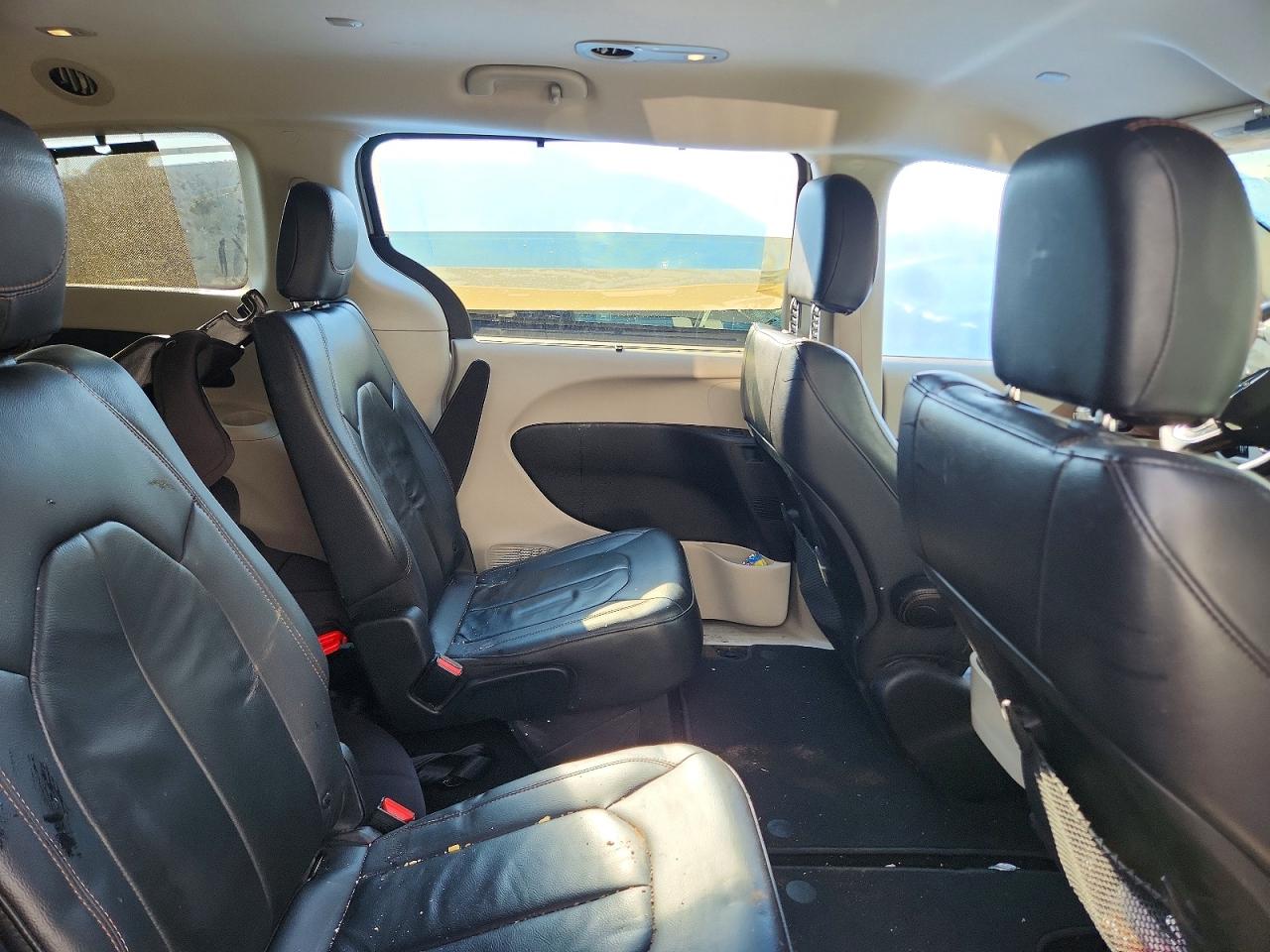 CHRYSLER PACIFICA 2017 — 12