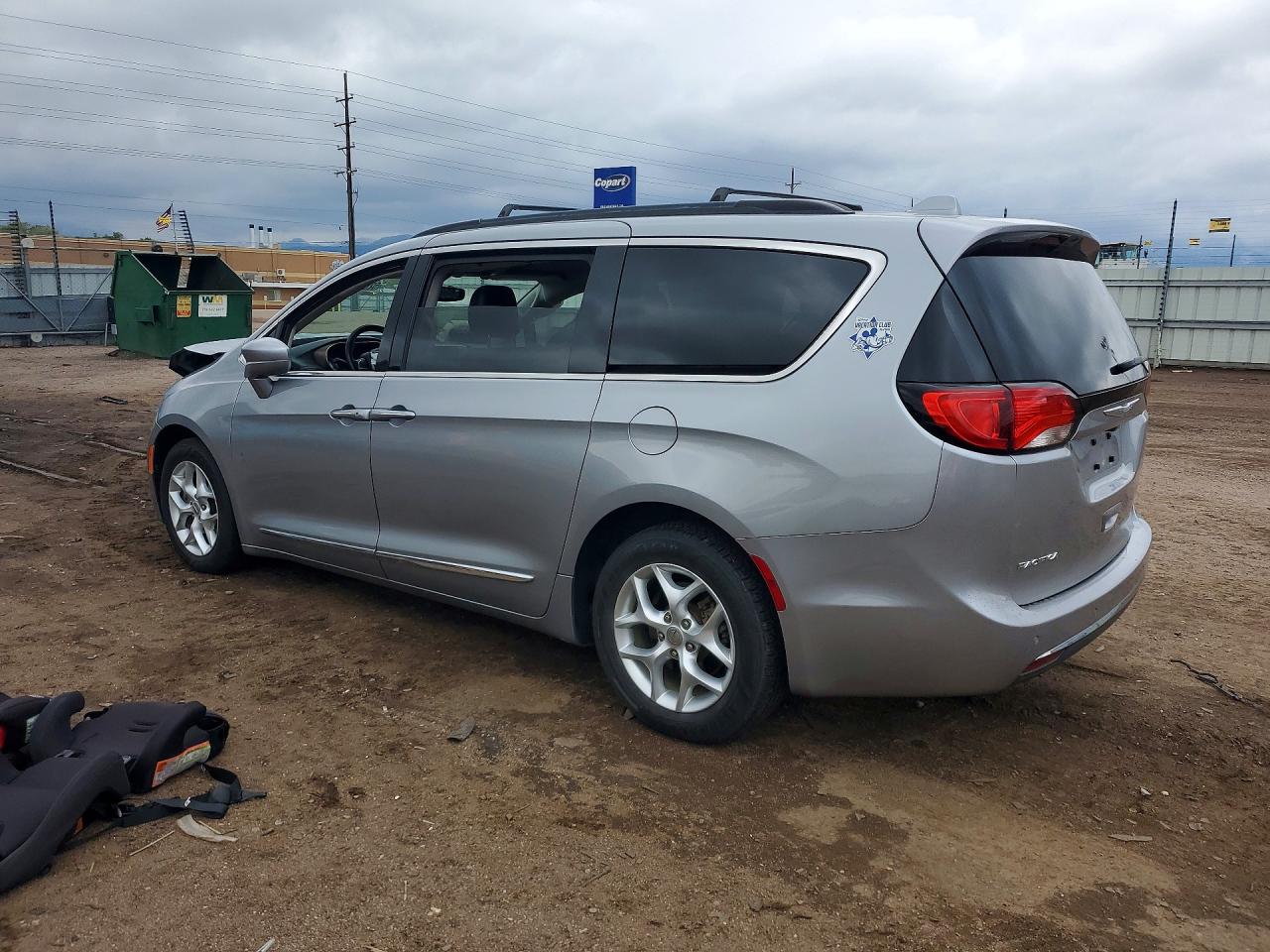CHRYSLER PACIFICA 2017 — 3