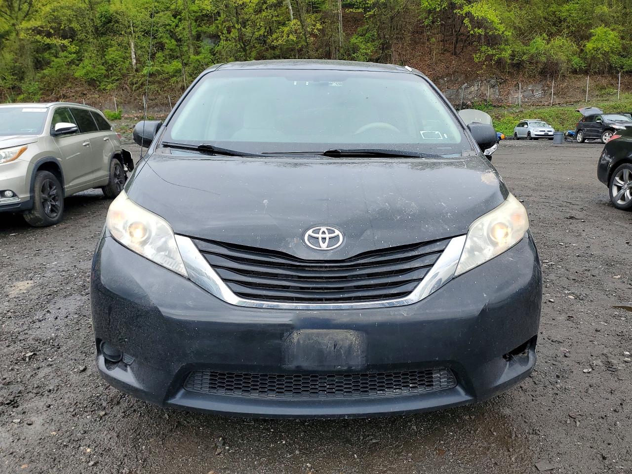 TOYOTA SIENNA 2013 — 6