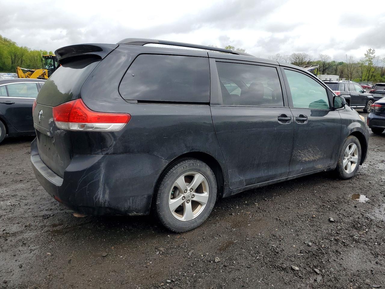 TOYOTA SIENNA 2013 — 4