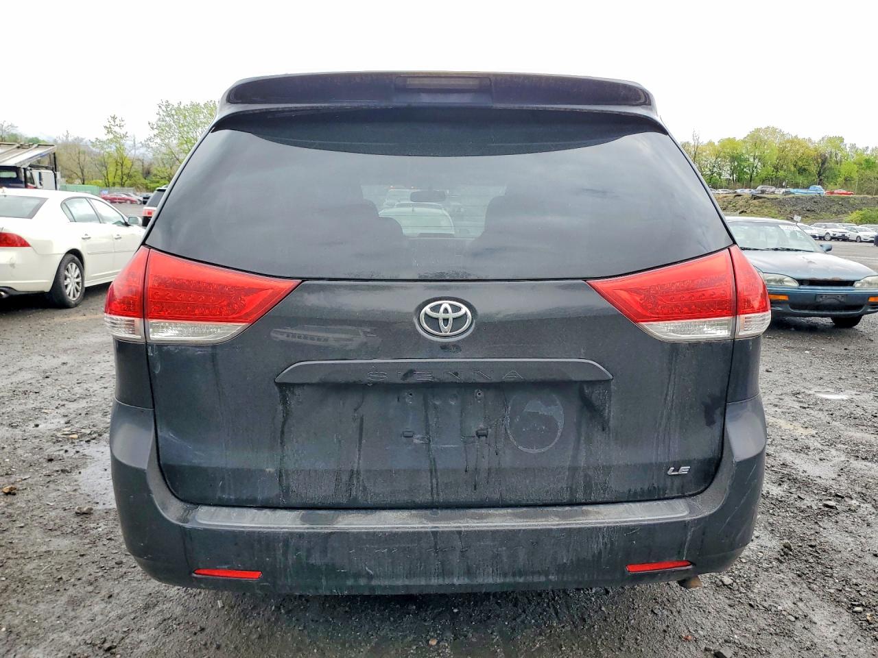 TOYOTA SIENNA 2013 — 7