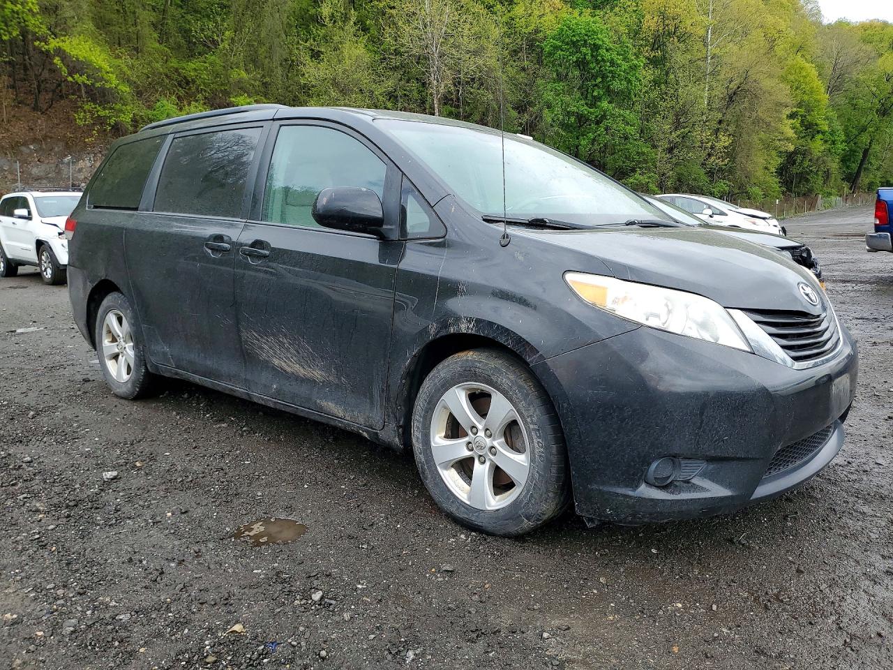 TOYOTA SIENNA 2013 — 5